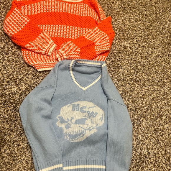 Sweaters. - Picture 4 of 4